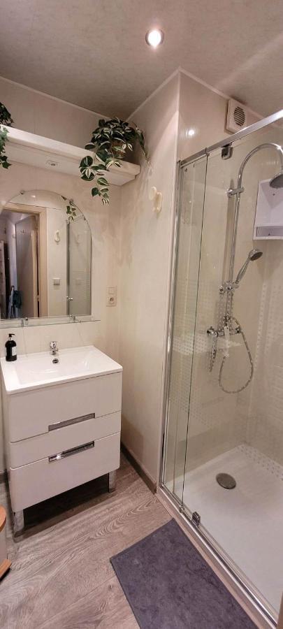 Appartement 400m De La Mer, Calme, Lumineux, Parking Privatif, 3 Max 6 Personnes *